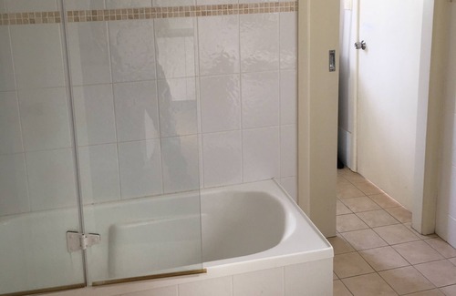 Bowral Cottage | Sherwood Cottage- 5 mins walk to town, yet lovely private position, pets welcome