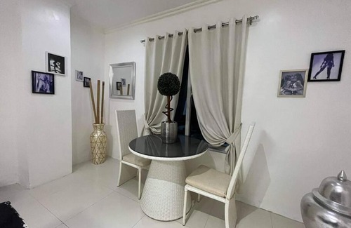 Balibago Apartment | Sheryll Escapes - Kandi big 1 BR, king bed, free housekeeping, fiber fast internet