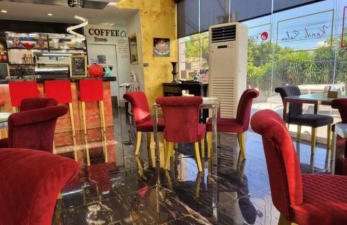 Balibago Apartment | Sheryll Escapes - Kandi big 1 BR, king bed, free housekeeping, fiber fast internet