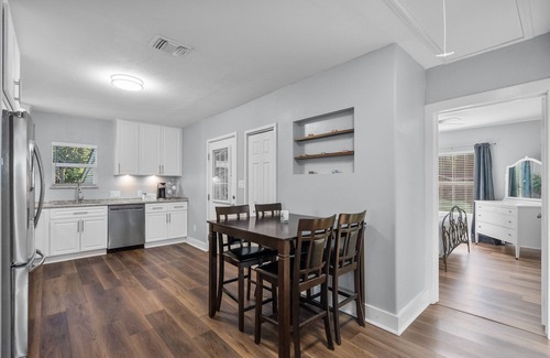 La Marque House | Shift Workers Sanctuary - Weekly/Monthly Discounts