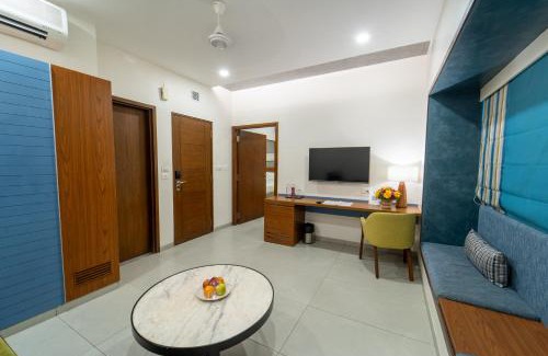 Parthasarathy Puram Hotel | Shilton Dee Cee