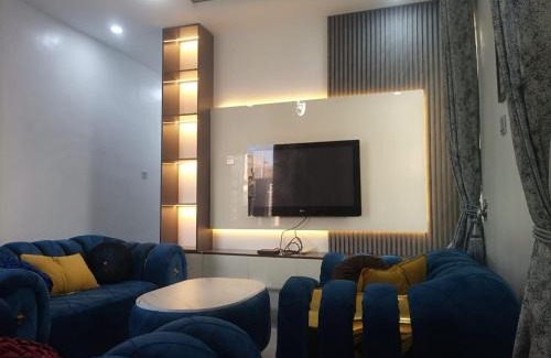 Ofin Apartment | Shimawa-Apartment-Sleeps2-Parking-24 7Security