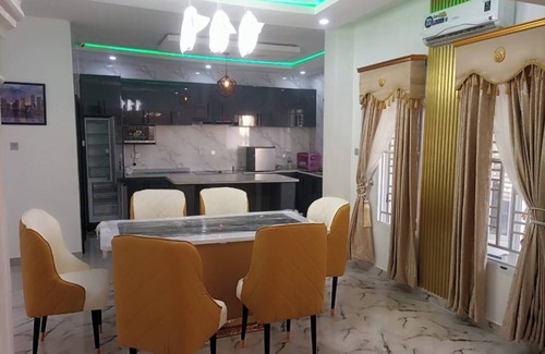 Ofin House | Shimawa-House-Sleeps4-Luxury&Privacy-24/7 Security