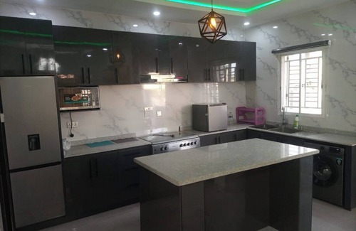 Ofin House | Shimawa-House-Sleeps4-Luxury&Privacy-24/7 Security
