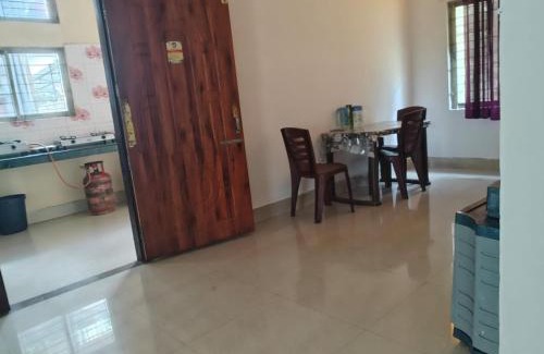 Gauhati House | Shimrays Minimalist Homestay AC-ROOM
