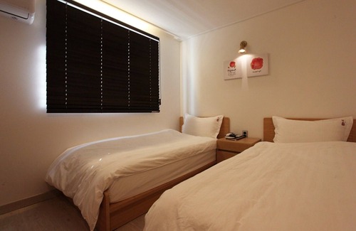 Daeheung-dong Hotel | Shinchon Peter Cat