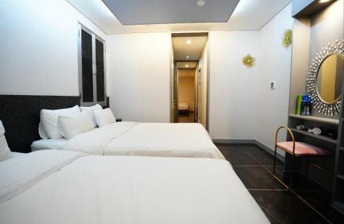 Daeheung-dong Hotel | Shinchon Y Hotel