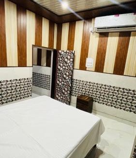 Delhi Hotel | Shine Guest House
