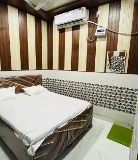 Delhi Hotel | Shine Guest House