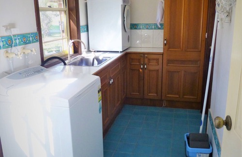 Bonnells Bay House | Shingles Delight (sleeps 12)