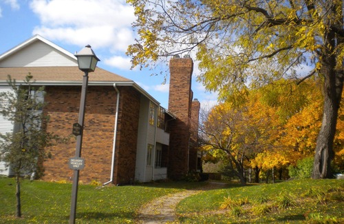 West Des Moines Condo | Shining 2-bedroom Long Term Condo with Office in West Des Moines