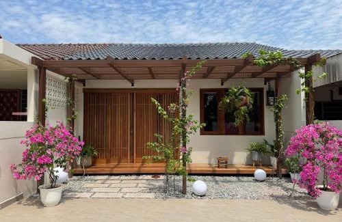 Gua Villa | Shinju Villa with Jacuzzi Pool