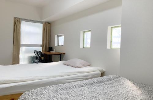 Kabukicho Hostel | Shinjuku Kabuki Youth Hostel#New Sunshine Room#50 second walk from Higashi Shinjuku subway#Automatic locking door at entrance#新宿3