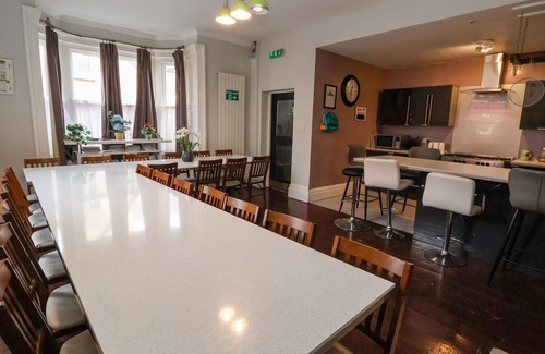 Old Colwyn Cottage | SHIP INN, pet friendly, character holiday cottage in Old Colwyn