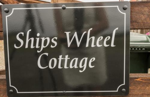 Ruswarp House | Shipswheel Cottage at Broadings Farm
