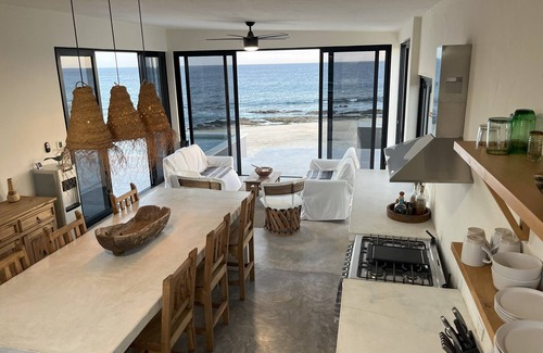 La Fortuna House | Shipwrecks East Cape, Oceanfront Casa With Pool!