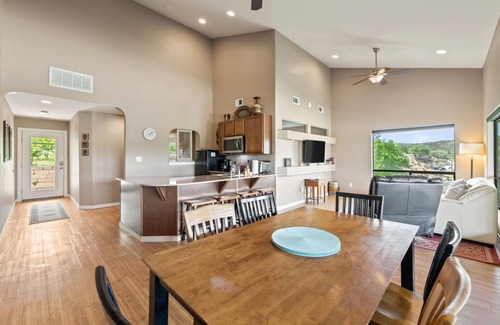 Lago Vista House | Shiraz Haus - Unit B
