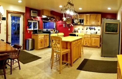 Stanardsville House | Shire Suite at White Lotus Eco Spa Retreat