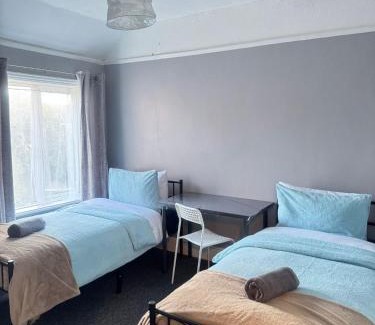 Shirley House | Shirley House 6, Guest House, Self Catering, Self Check in with smart locks, use of Fully Equipped Kitchen, close to City Centre, Ideal for Longer Stays, Excellent Transport Links
