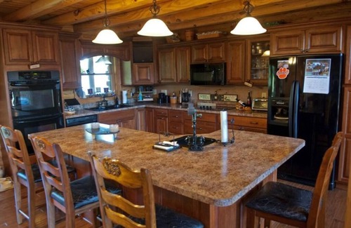 Roanoke Cottage | Shirley's Cottage - breakfast not included