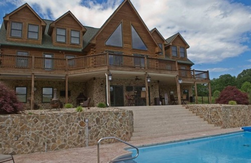 Roanoke Cottage | Shirley's Cottage - breakfast not included