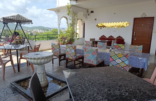 Lake Swaroop Sagar House | Shiv villa homestay