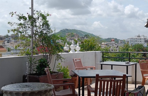 Lake Swaroop Sagar House | Shiv villa homestay