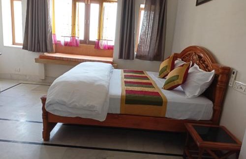 Amar Sagar Pol Bed & Breakfast | SHIVA HAVELI