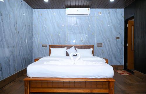 Murudeshwara Hotel | Shivani Sunset Bay Beach Resort