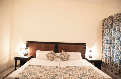 Desuri Bed & Breakfast | Shivika Lake Hotel Ranakpur