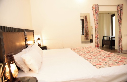 Desuri Bed & Breakfast | Shivika Lake Hotel Ranakpur