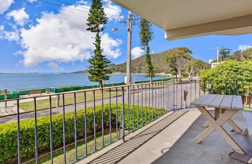 Shoal Bay Apartment | Shoal Towers Unit 3 11 Shoal Bay Road