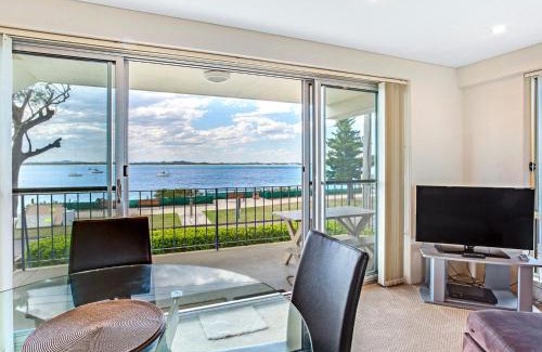 Shoal Bay Apartment | Shoal Towers Unit 3 11 Shoal Bay Road