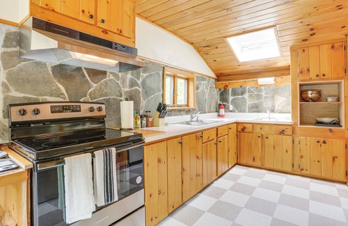 Shohola Cottage | Shohola Creek On-site: Updated Getaway w/Deck!