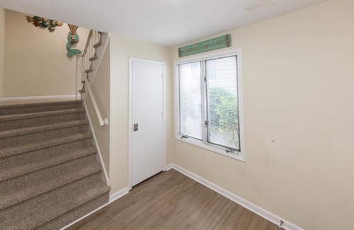 Northeast Virginia Beach House | Shoot The Breeze - North End VB