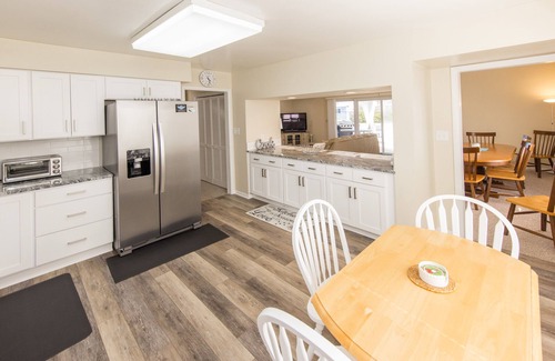 Northeast Virginia Beach House | Shoot The Breeze - North End VB