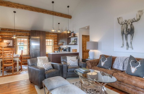 Big Sky Cabin | Shooting Star Cowboy Heaven Cabin, Ski-in/ski-out, Firepit, Views, Hot Tub