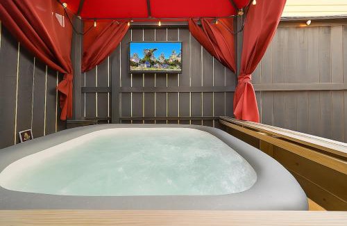 Woodlake - Briar Meadow Apartment | Shop, Soak &Sleep Galleria 3BR Retreat Private Jacuzzi