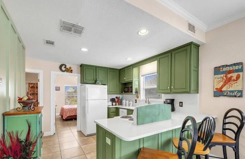 Gulf Shores Condo | Shopping ~ Dining ~ Fun in the sun 🌞 Hurry, Don't Walk, RUN! 🌴
