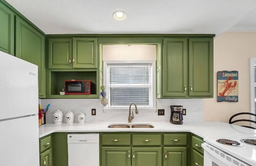 Gulf Shores Condo | Shopping ~ Dining ~ Fun in the sun 🌞 Hurry, Don't Walk, RUN! 🌴