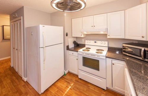Northeast Virginia Beach Condo | Shore Breakaway Condo - Monthly Rental - Chic's Beach