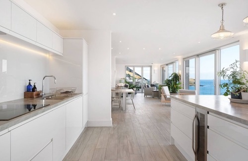Portreath Apartment | Shore Edge sits on one of the most enviable locations in the quaint village of Portreath, overlookin