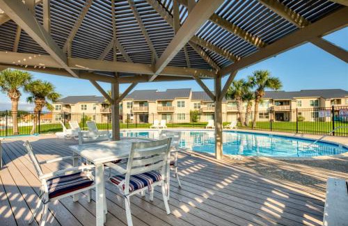 Harbor Oaks Apartment | Shore Enuff Lil Bay