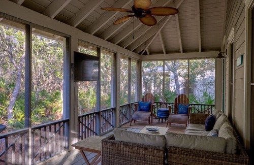 Seacrest House | Shore is Heaven steps to the beach