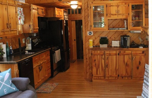 Nancy House | "Shore Thing", Cozy Lake Cumberland Cabin - Hot Tub, Fire Pit, Minutes from Lake