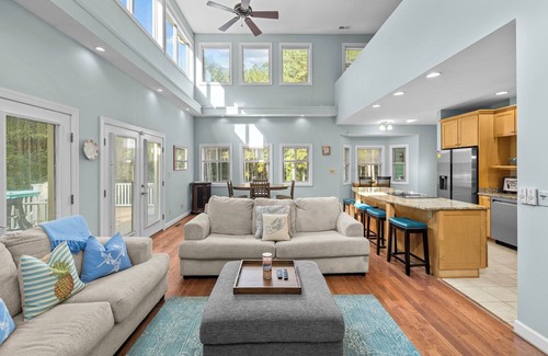 Wise House | Shore Thing Lake House w/Firepit and Lake Access on Lake Gaston!