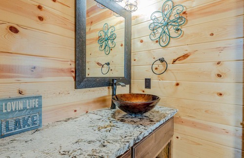 Broken Bow Cabin | Shore to Please is a brand new luxury Waterfront Cabin!