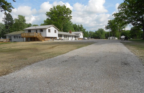 Geneva-on-the-Lake Condo | "Shore to Please" unit 2; Apartment on the Lake