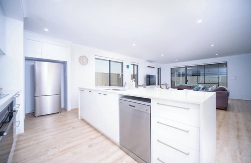 Dunsborough House | Shoreacres Retreat - Your next holiday in paradise