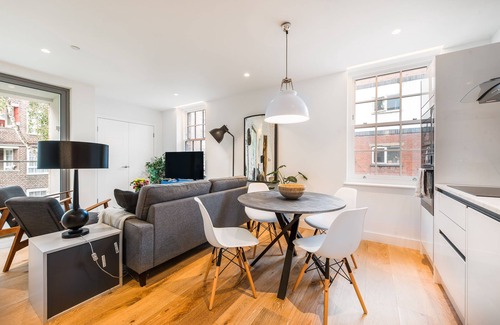 Hoxton West Apartment | Shoreditch by CAPITAL